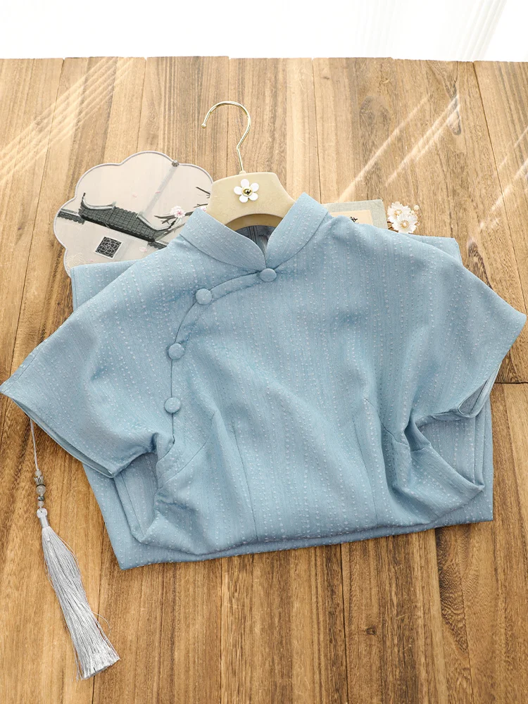 

Элегантное синее ципао с цветочной вышивкой, коротким рукавом, женственное, весна 2025, новая улучшенная версия, традиционное китайское длинное платье