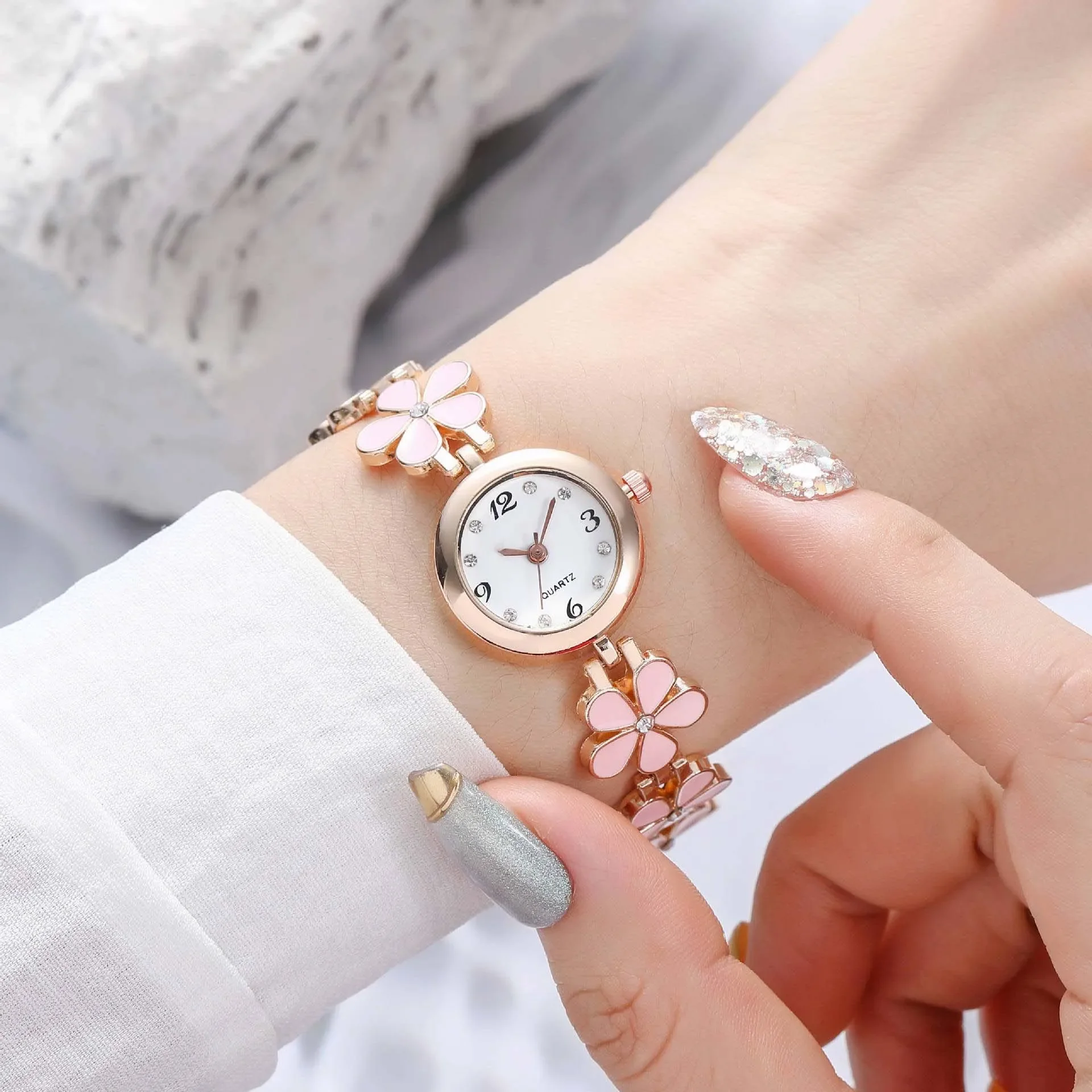 Fashion Women\'s Watch Lucky Flower Design Mini Quartz Female Style Flower Fresh Small Daisy Student Bracelet Watch Quartz