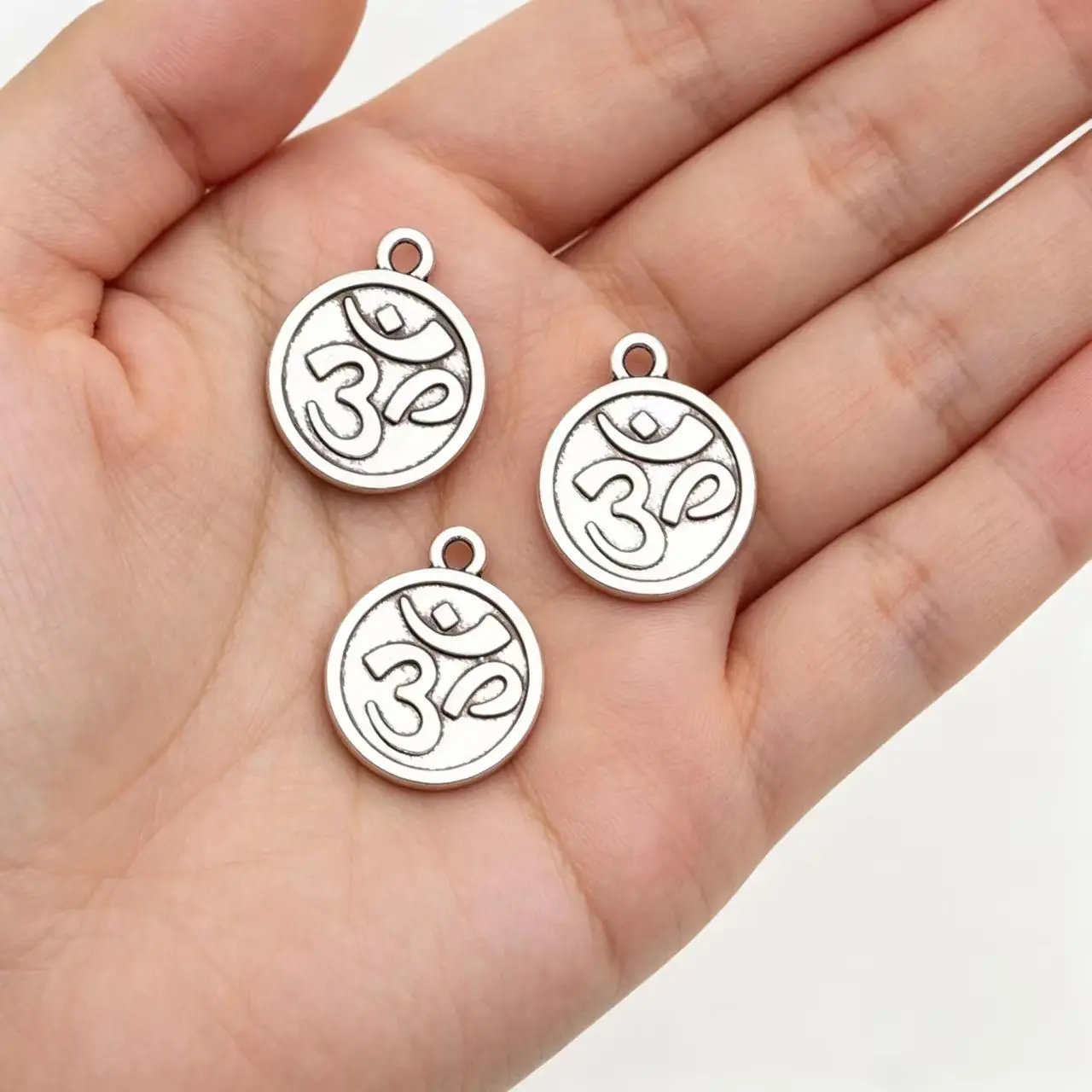 10Pcs/Lot 18*15mm Charms Yoga Om Pendants Making DIY Handmade Tibetan Silver Color Vintage Antique Color Jewelry Making Finding
