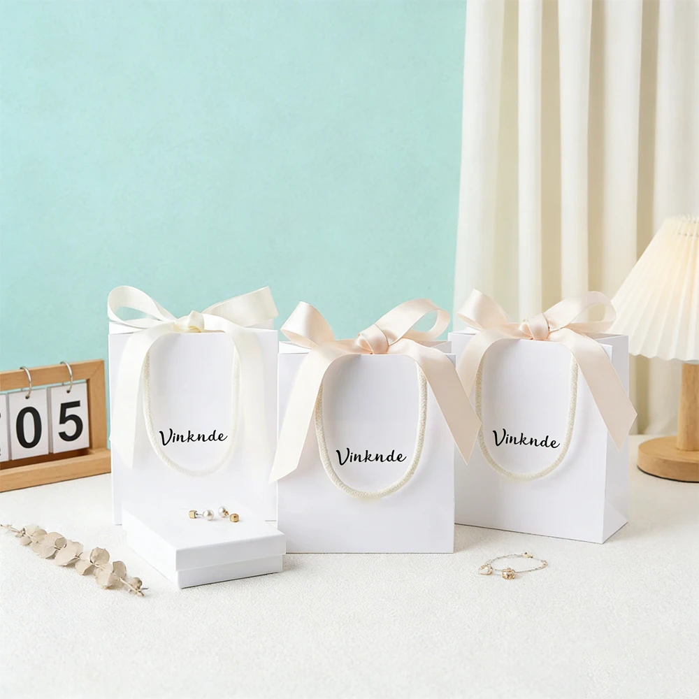 

Подарочные пакеты из белой бумаги с логотипом на заказ, с ручками из ленты-банта, для свадьбы, детского праздника, покупок, благодарностей, подарков, угощений, сувениров для вечеринок