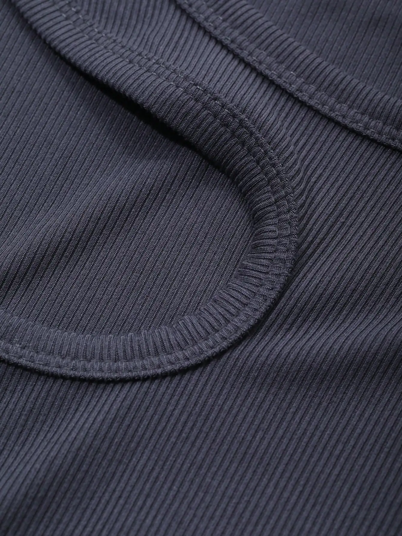 تي شيرت نسائي قصير الأكمام مزود بفتحة غير متماثلة، ملابس حضرية عصرية