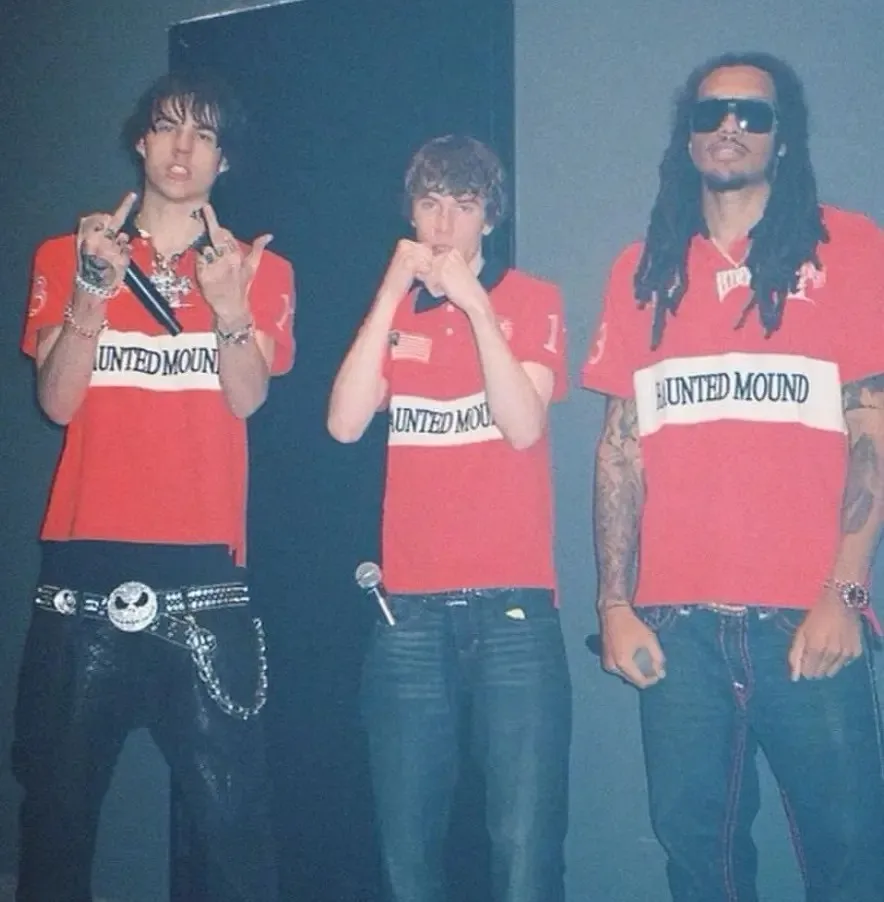 مسكون جبل المطرزة قميص بولو أحمر Y2K التي شيرت الهيب هوب الرجعية اليقطين رئيس رسالة مطرزة المتضخم قصيرة الأكمام