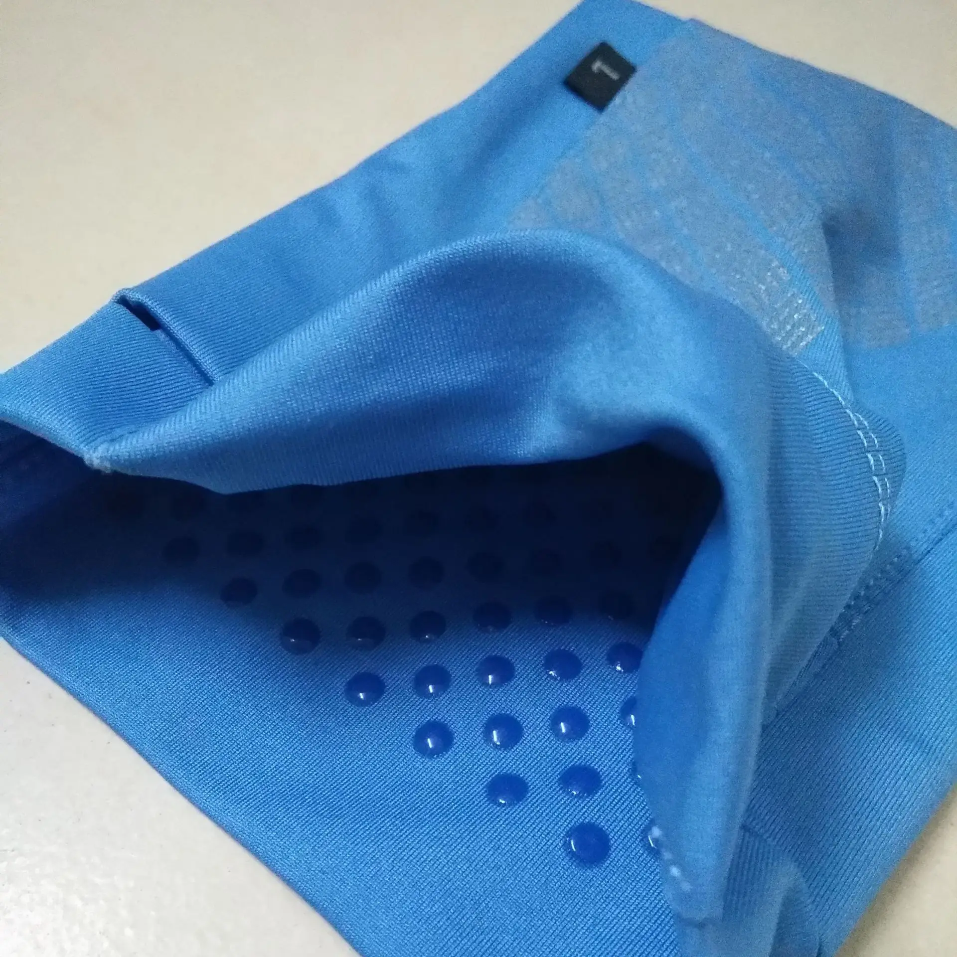 Fascia da braccio riflettente unisex per la corsa: manica da braccio fitness resistente al sudore con tasca per telefono