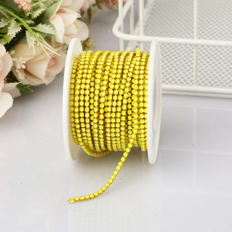 PEESOM Neu! 2 mm Mokka-Strass-Cup-Kette, bunte Basis, zum Aufnähen, Kristallbesatz, Kettenapplikation für Kleidung – Detail 5