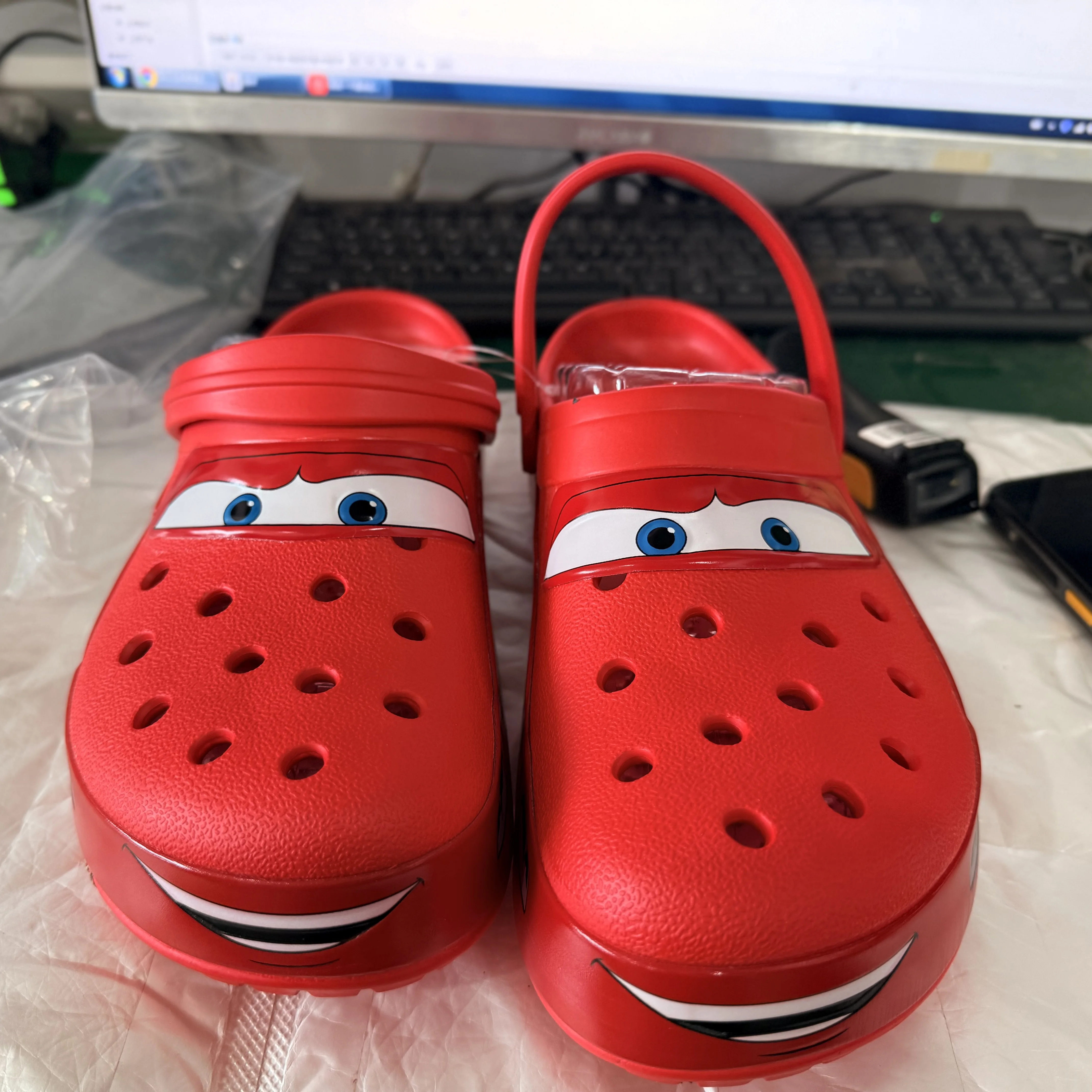 

Твердые водонепроницаемые тапочки Pixar Lightninged Mcqueens с героями мультфильмов, уличные сандалии, повседневная дышащая обувь из ЭВА с запахом на щиколотке