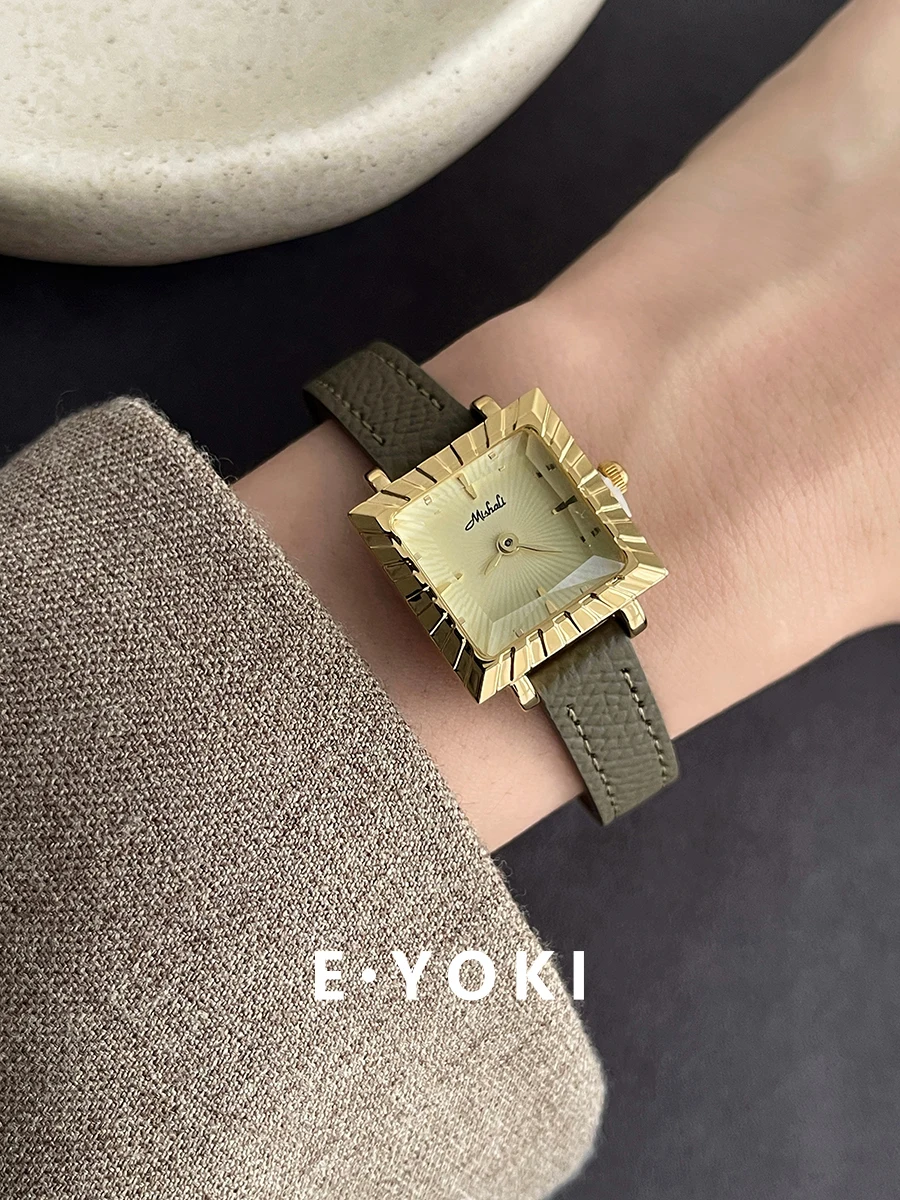 

Elephant gray gold small square watch women's hot style 2025 new retro style quartz leather belt ladies high-end selected watch