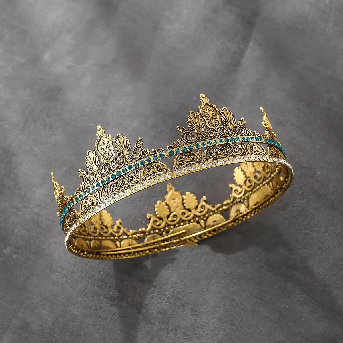 

Medieval Retro Men's Metal Carved Rhinestone Round Crown Party Tiara Cosplay Props