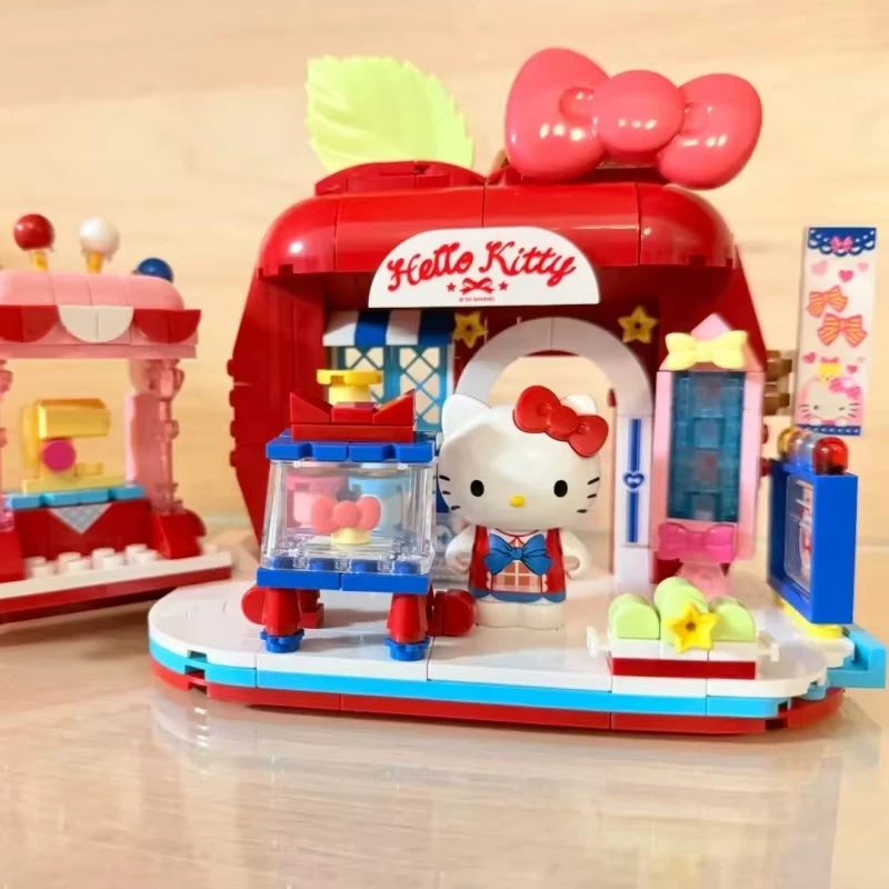 

Hello Kitty Street View Shop Kuromi Сращивание Sweet Piano My Melody Cinnamoroll Модель игрушки Орнамент Подарок на день рождения Милый мультфильм
