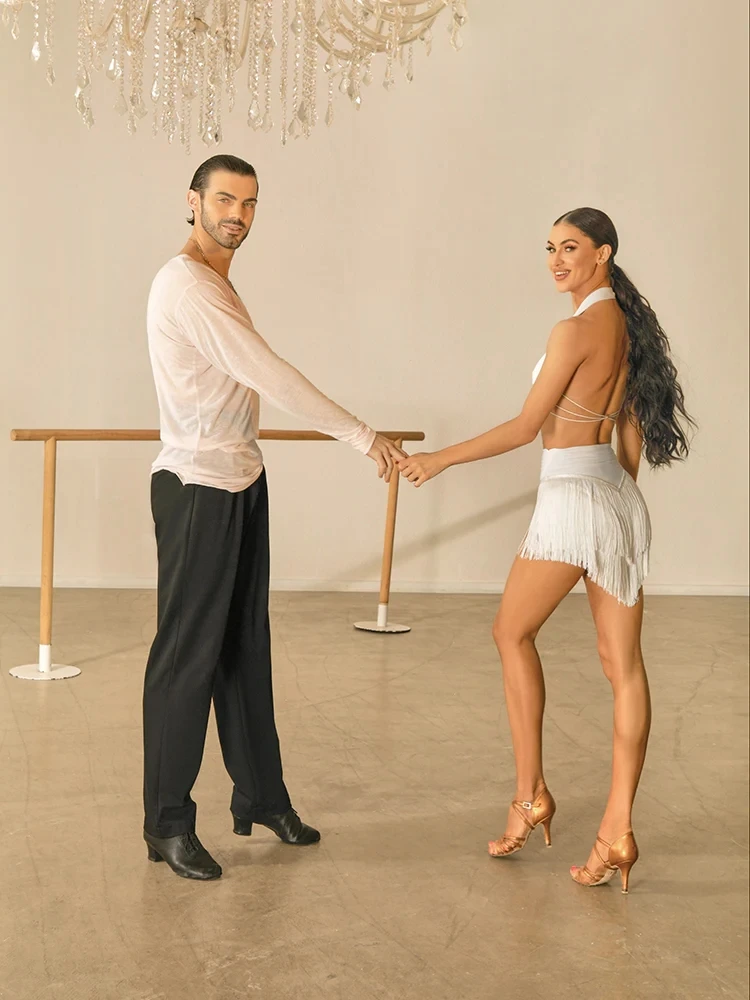 Latin Dance Top mit Neckholder-Design, integrierten Körbchen, Nova Crop Top