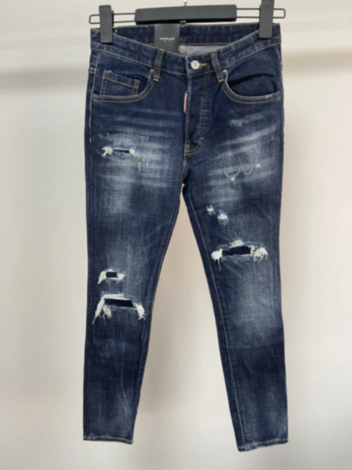 2024 Primavera y novedad de verano D2 Jeans de moda para hombres lavados simples todo fósforo pie profundo pantalones ajustados azul