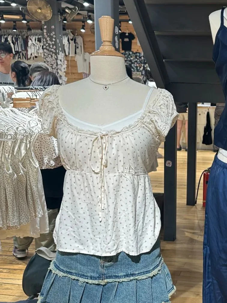 

Женская летняя блузка с цветочным принтом, коротким рукавом и круглым вырезом