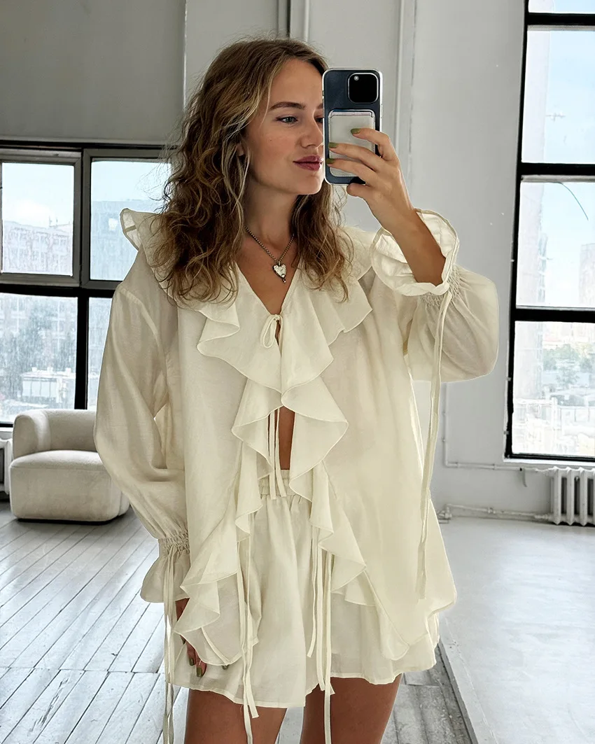 

Повседневная бежевая рубашка с рюшами на шнуровке, комплект из 2 предметов, свободная женская рубашка с расклешенными рукавами и шорты, костюм на весну, лето, отдых, пляжный наряд