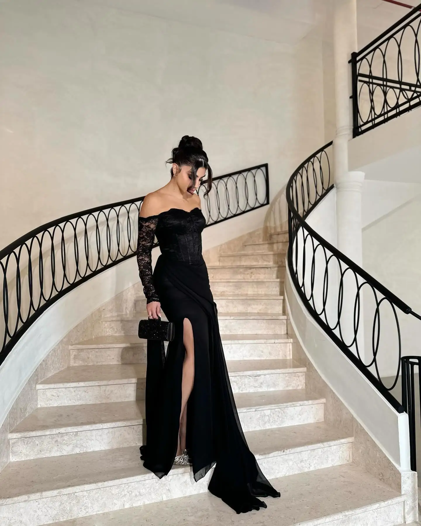 

2025 Custom Sexy Boat Neck Jersey Long Sleeves Party Gowns Chapel Train Lace Side Slit Zipper Back Evening Dress