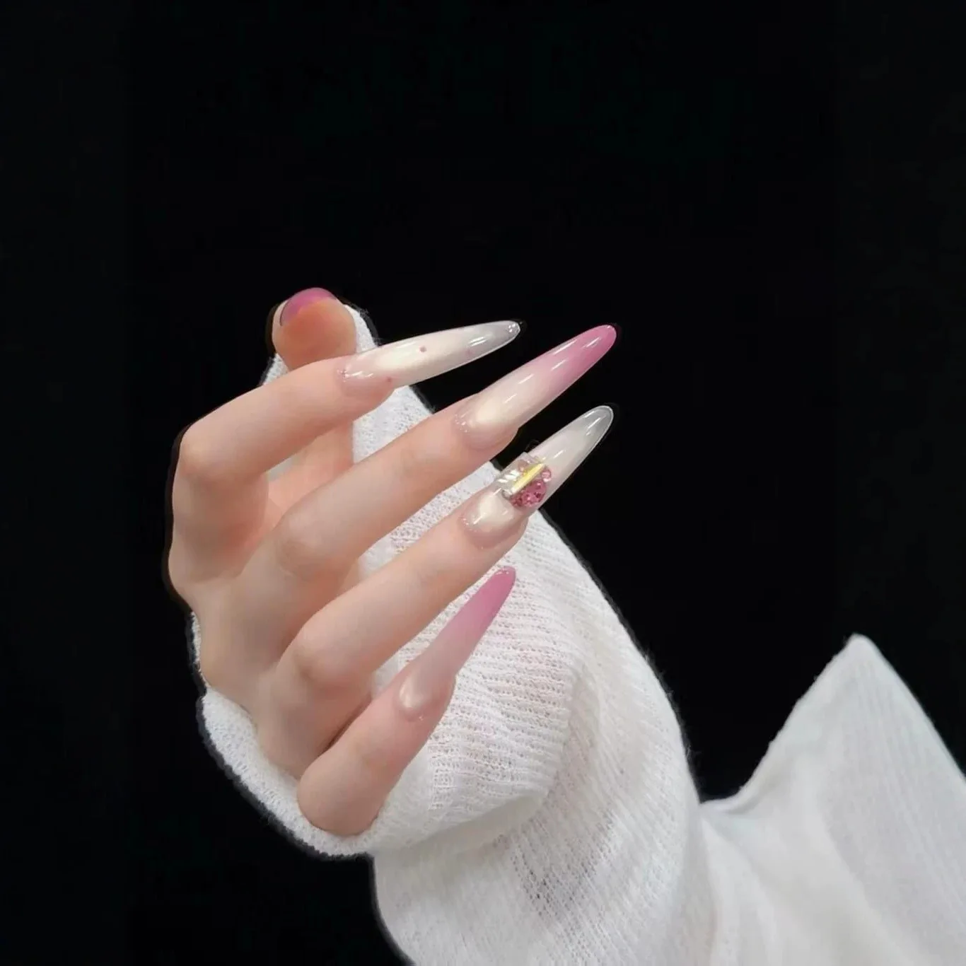 10pcsHandmade Long Stiletto Press On Nails Shiny Blush Gradient Cat Eye Rhinestone Design Fake Nails Wearable Nails Art Tip Girl