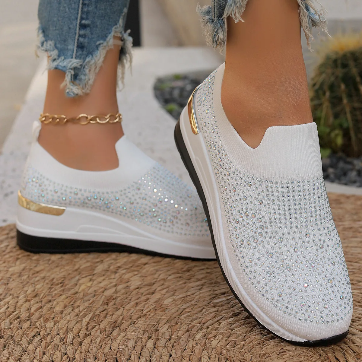 Sneakers Casual con strass arancioni scarpe leggere da donna con zeppa traspirante Slip On 2024 nuove comode scarpe sportive in Mesh primaverile