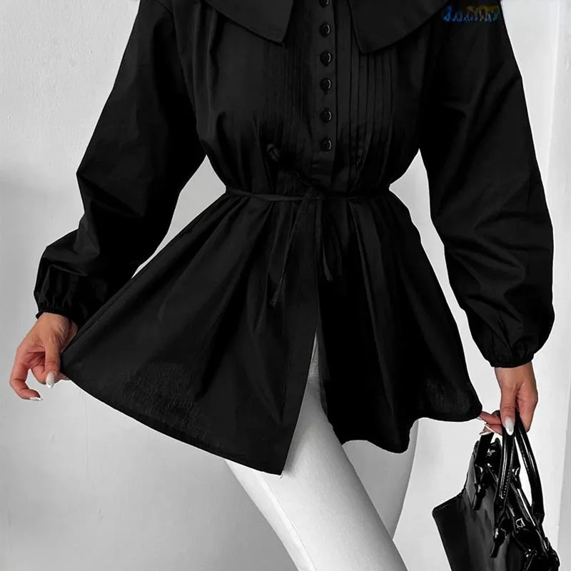 Damska sukienka w kolorze khaki z plisowanym dekoltem typu doll collar, z paskiem, wyszczuplająca talię, europejski styl, długa, oddychająca i wygodna.