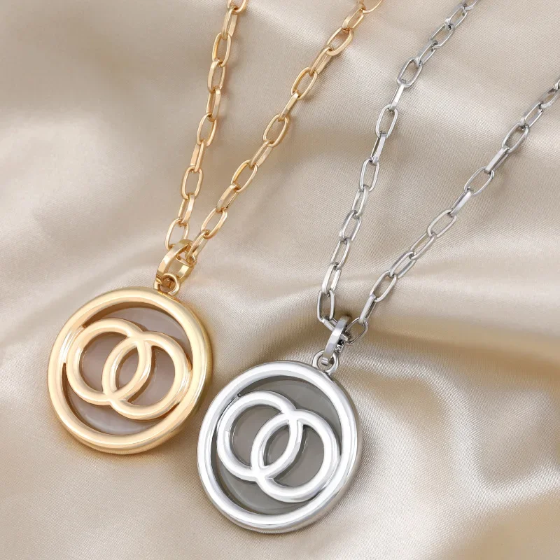 

2025 Fashionable and versatile, double-loop C necklace, double-sided, double-worn clothing accessories, sweater chain