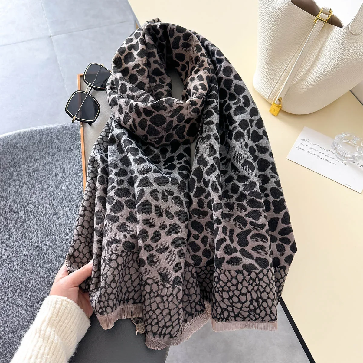 2024 Winter Scarf Luxury Cashmere Pashmina Shawls and Wraps Bufanda Lady Thick Warm Hijab Scarves Female Echarpe