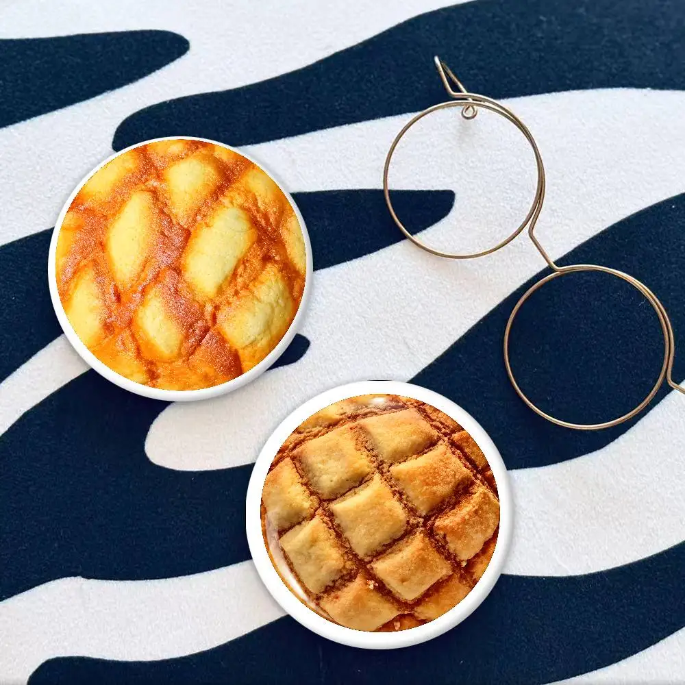 Classic Fashion Bread Badge Peripheral Lapel Pins Tinplate Round Brooch For Shoulder Bag Accessories Souvenir Gifts