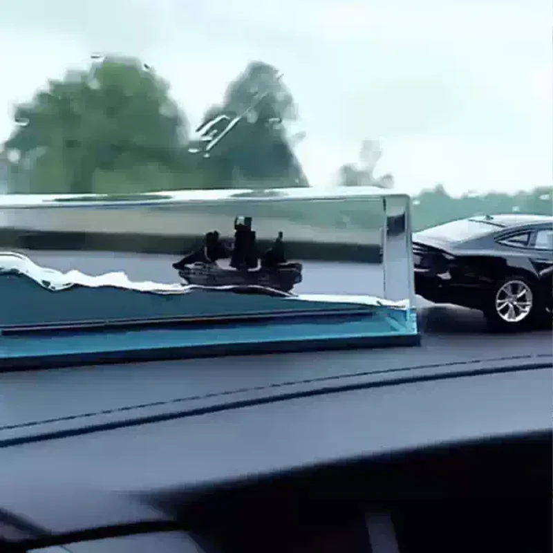 Creative car drifting, cruise ship decoration, universal car interior decoration, car mounted high-value decoration