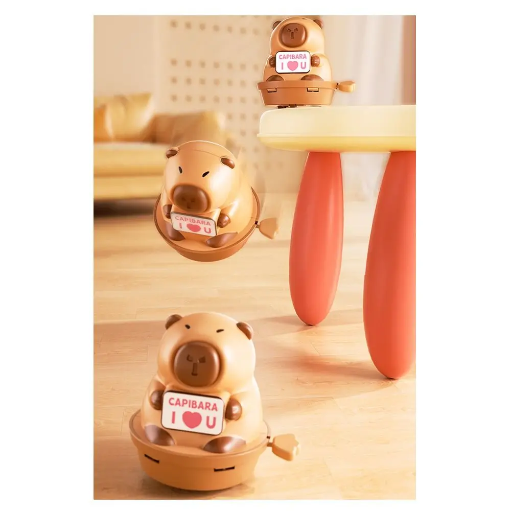 Capibara cartone animato giocattolo a orologeria connessione magnetica in plastica Capibara carica bambola marrone meccanismo di carica altalena giocattolo strisciante per bambini