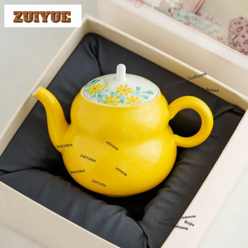 HOYIHM 124ml Egg Yolk Glaze Hand Painted Daisy Teapot Antique Tea Infuser Pot Tea Making Kettle With Ball Hole Cafes Ornaments
