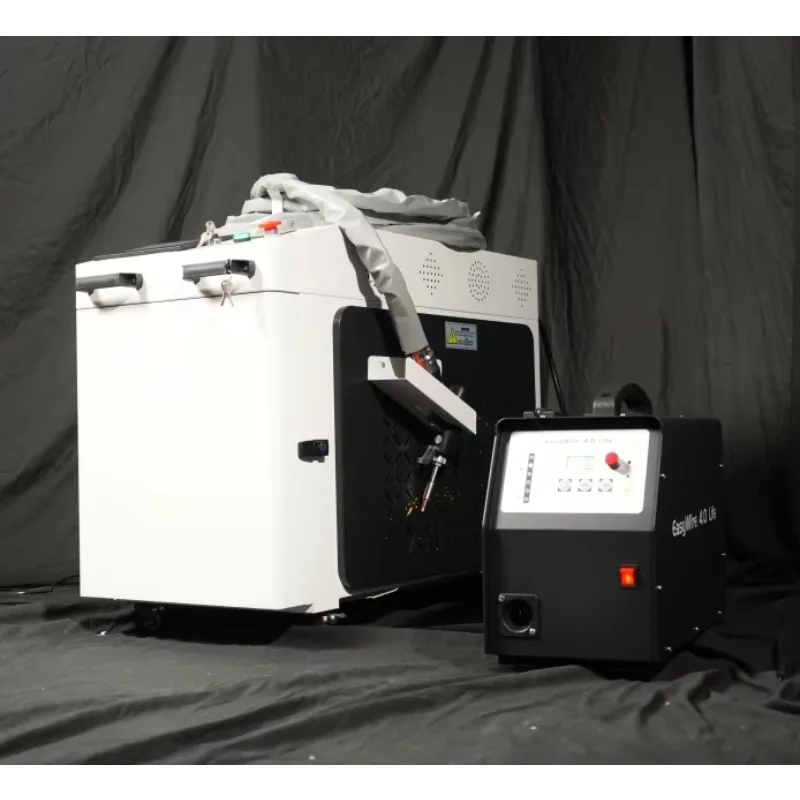 ماكينة لحام Ou Ke المحمولة باليد La ser متطلبات معدنية جديدة لآلة اللحام البصرية 5in1