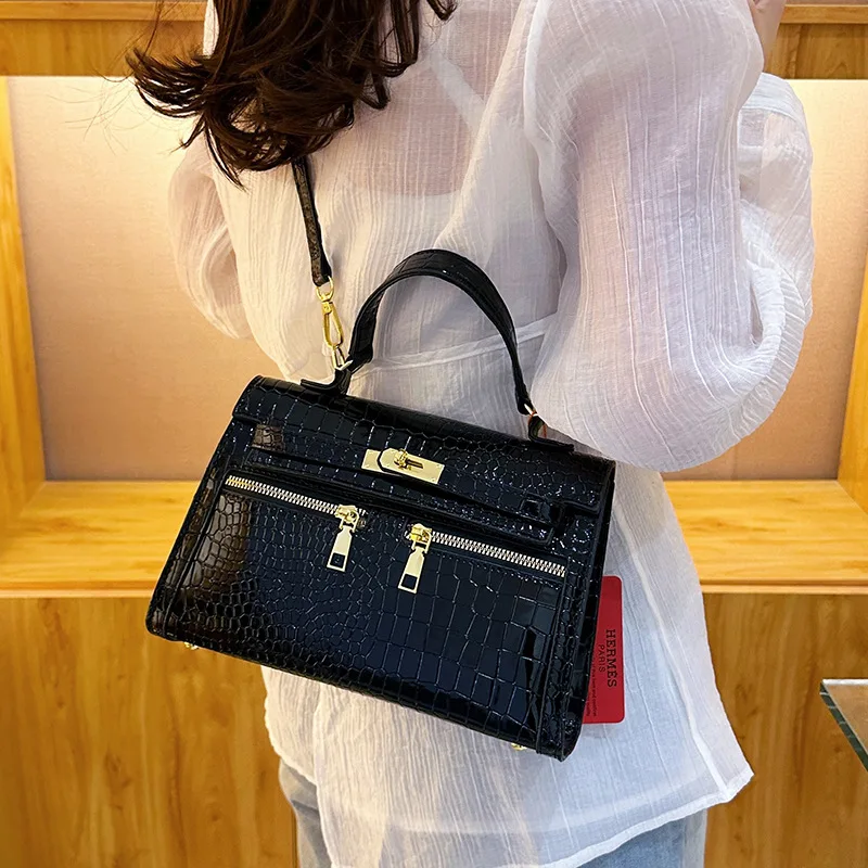 

2025 Crocodile Print Tote Fashion Shoulder Purse for Women, Chic Crossbody Bag, Luxe Day-to-Night Tote Textured Sling Bag
