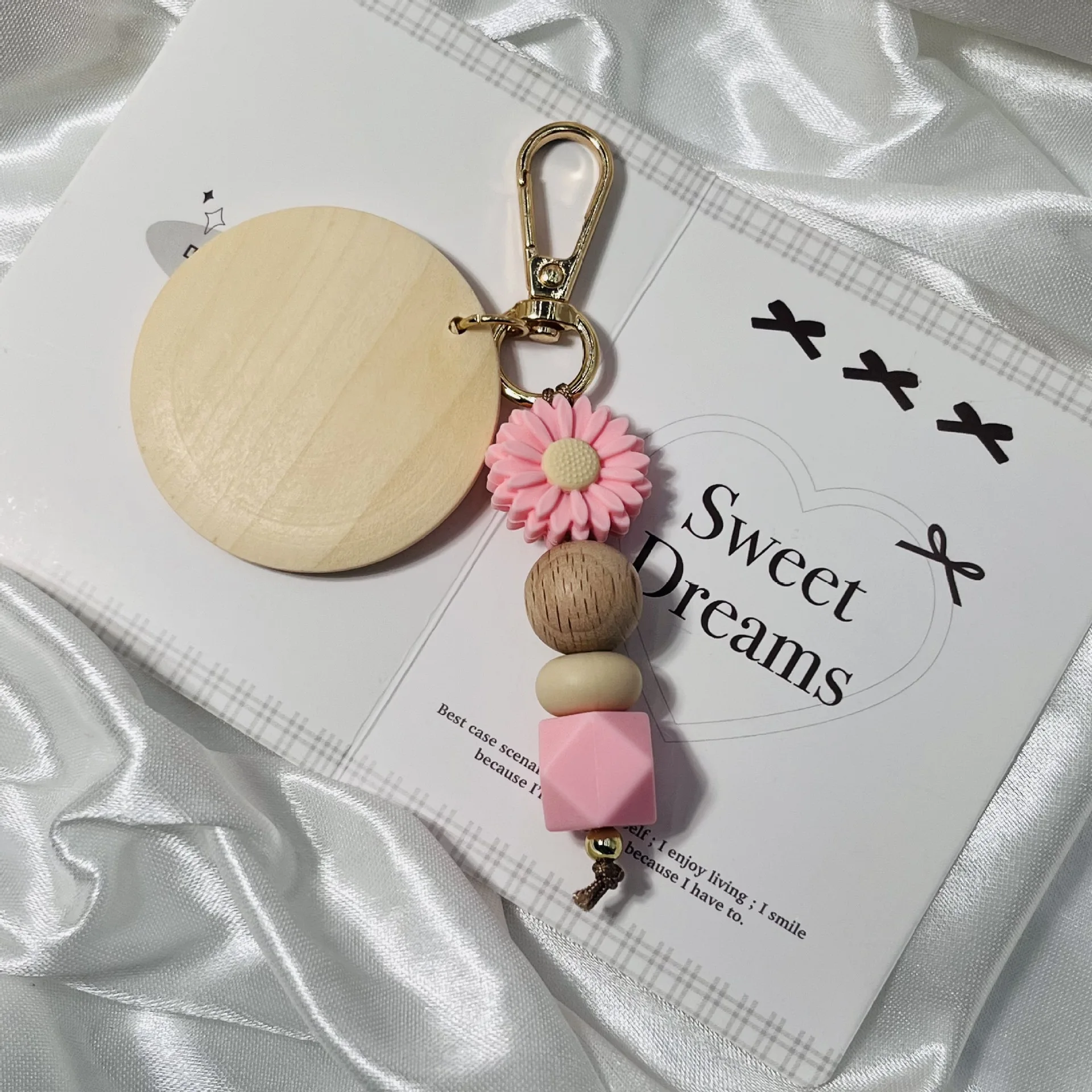 DIY Gänseblümchen Silikon-Perlen Schlüsselanhänger Handgefertigter Holzperlen Schlüsselring Anhänger Kreatives Personalisiertes Namens-Schlüsselanhänger Geschenk – Detail 10