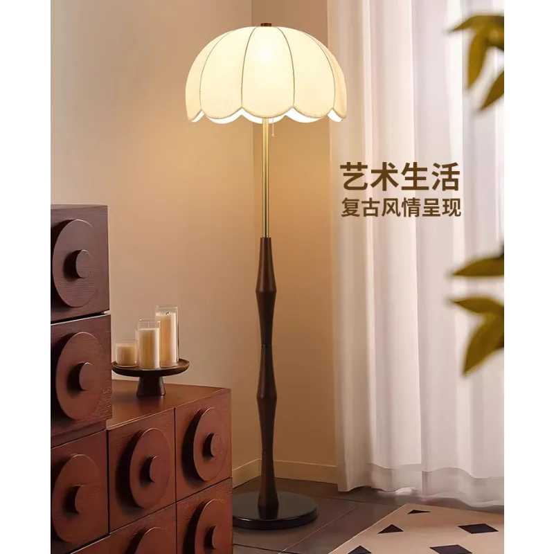 French Retro Fabric Lampshade Standing Lamps for Living Room Sofa Side Solid Wood Floor Lamp Bedroom Bedside Lights Home Decor