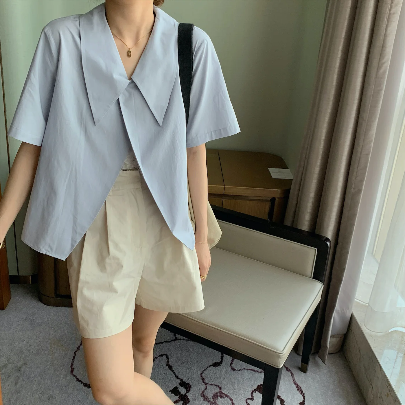 

Нежно-голубой летний свободный женский топ с коротким рукавом и вырезом-кауол, повседневный, модный, удобный, дышащий