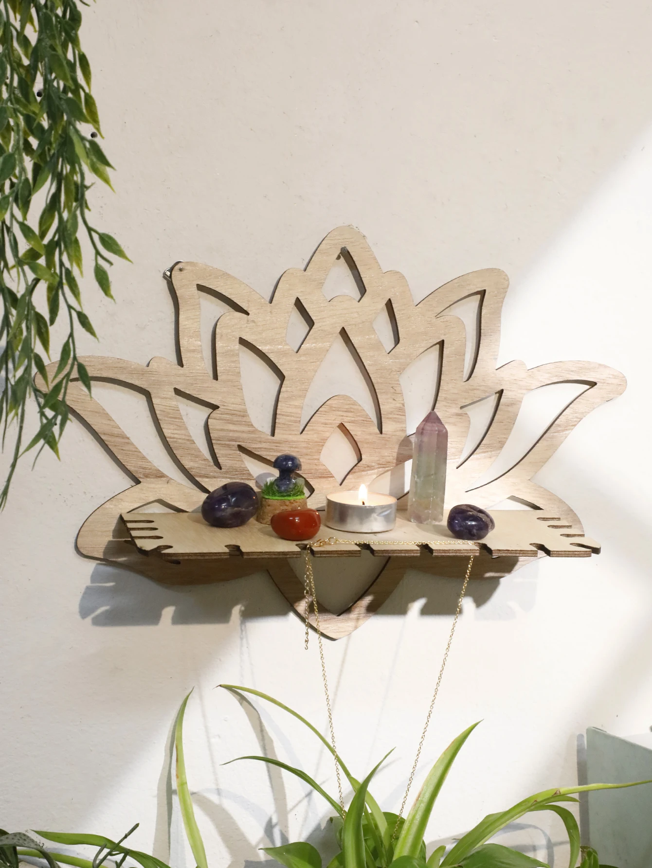 Hollow-Out Design Wooden Lotus Crystal Display Stand Holder Shelf for Healing Stones Essential Oils
