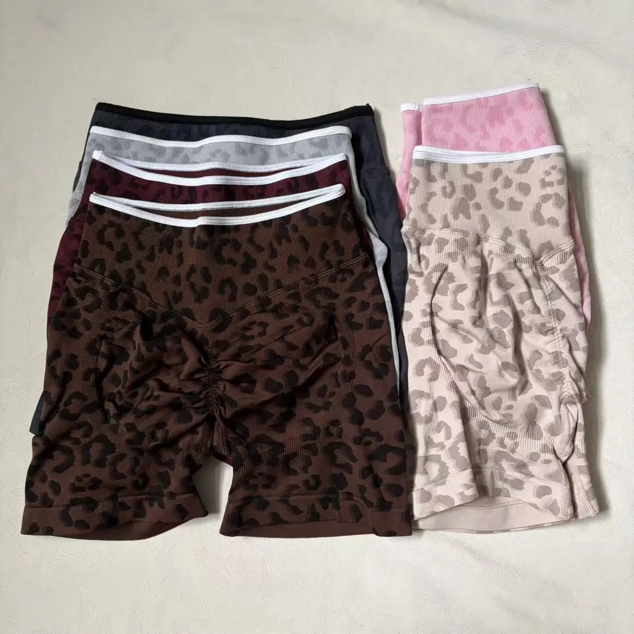 LOGO Premium Yoga Outfit High Waist Sculpt Scrunch Yoga Shorts Quick-Drying Sexy Peach Three-Point Design RFitness Pants
