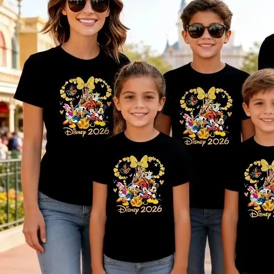 

Футболка с принтом «Замок Микки и друзья» 2026 для всей семьи: хлопковая, с коротким рукавом, для папы, мамы и детей