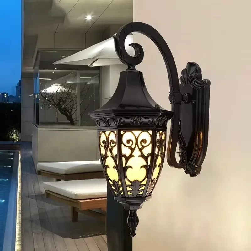 Vintage IP65 Light Emitting Diode E27 Gold Pattern Bracket Lighting Fixture with Light Sensor for Outdoor Garden Wall Mount