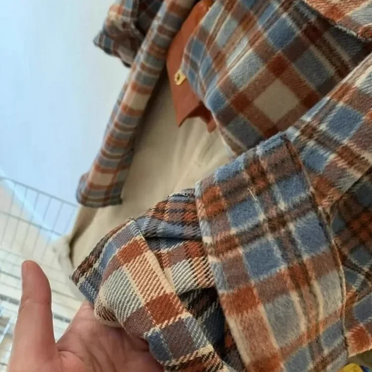 قميص صوفي منقوش داخلي منقوش عتيق للنساء مع طية صدر السترة لخريف وشتاء 2025 نمط جديد نمط شبكة حجب الألوان