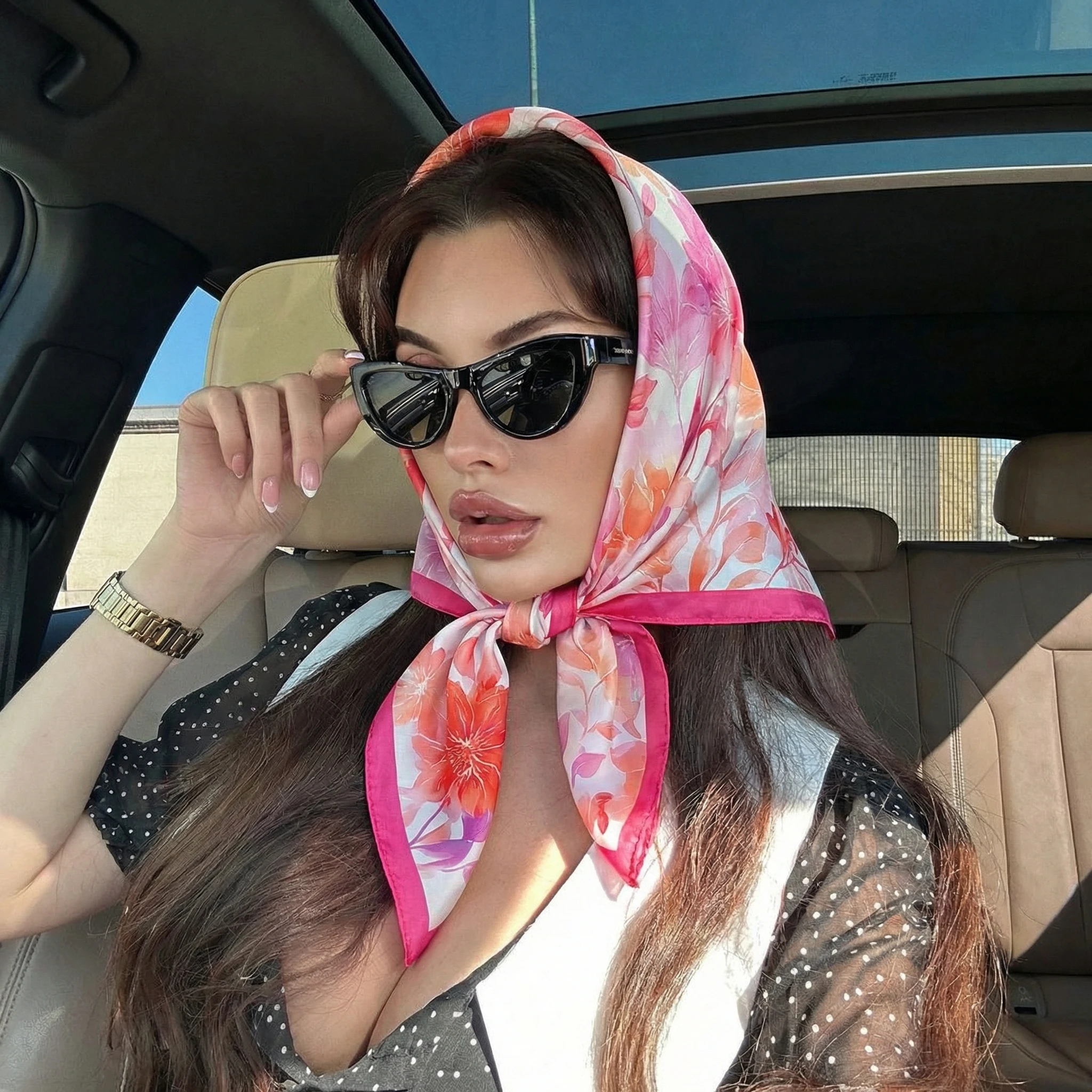 

Квадратный шелковый платок для женщин, люксовый бренд, атласный с принтом, хиджаб, мусульманский парео, бандана, женская шаль, головной убор, фулярд, 70*70 см