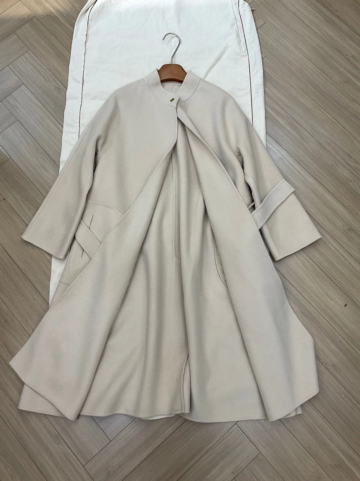 New High-Quality Coat For Early Autumn 10% Cashmere 90% Wool Long-Sleeved Tie-Down Coat