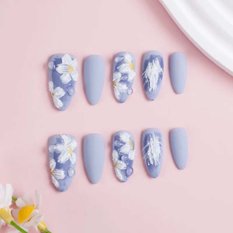 

10 Pieces of Small Fresh Blue Gentle Handmade Press On Nails Plaster Small White Flowers Fake Nails Removable Reusable