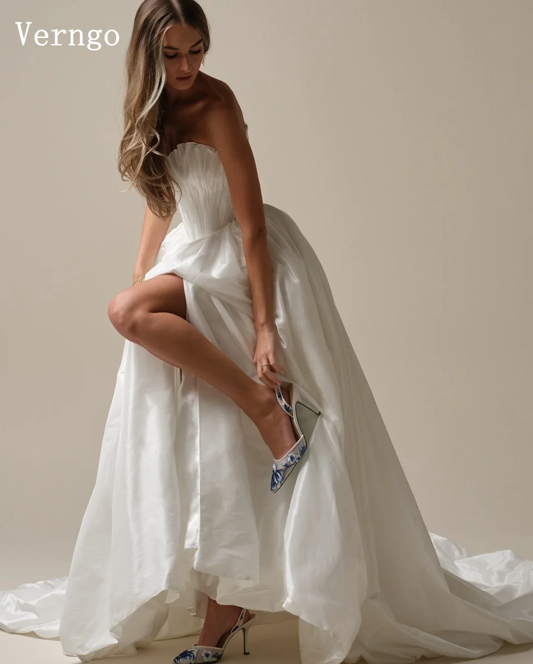 Verngo فستان زفاف بسيط من التل بدون حمالات على شكل حرف A سويب تراين زي العرائس فتحة أمامية فستان عروس مخصص فيستدو ماري #4