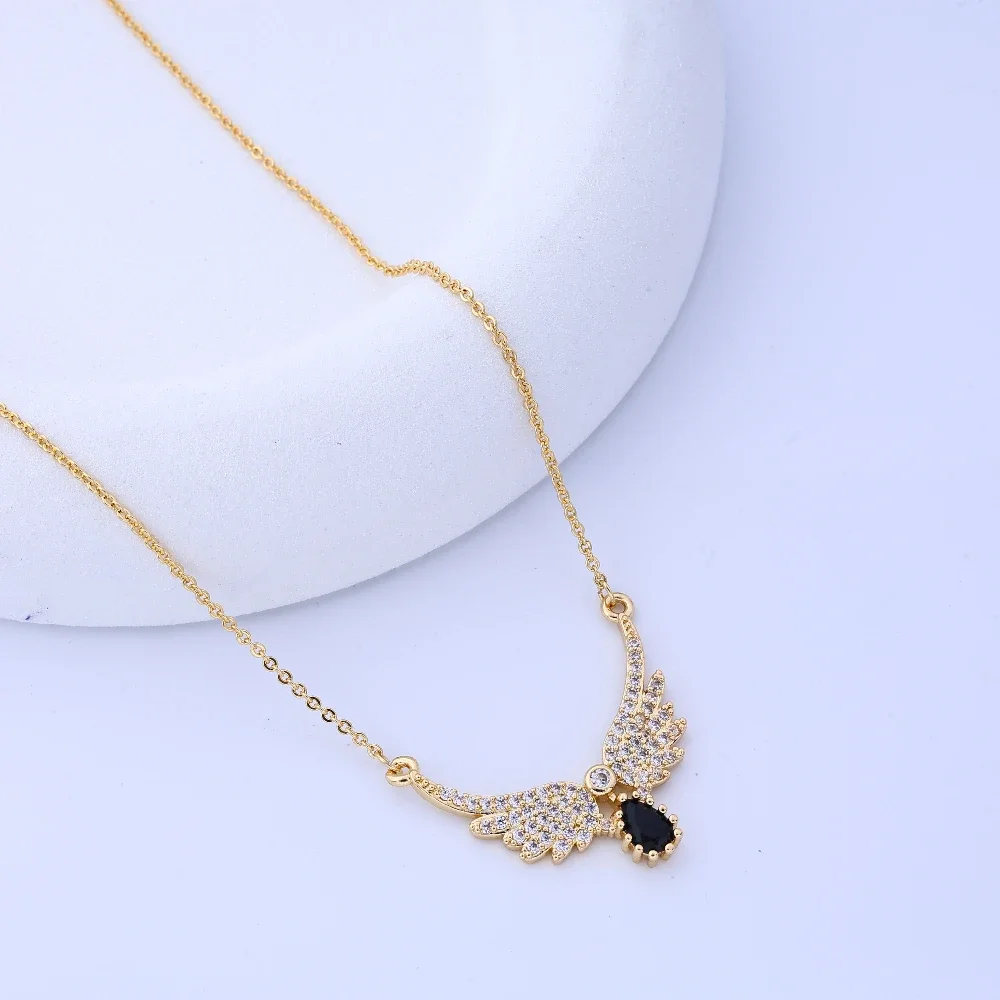 Collana da donna, lusso leggero, pietra di luna di nicchia, ali d'angelo, ali, ins, celebrità di Internet del vento, la stessa collana a catena con clavicola