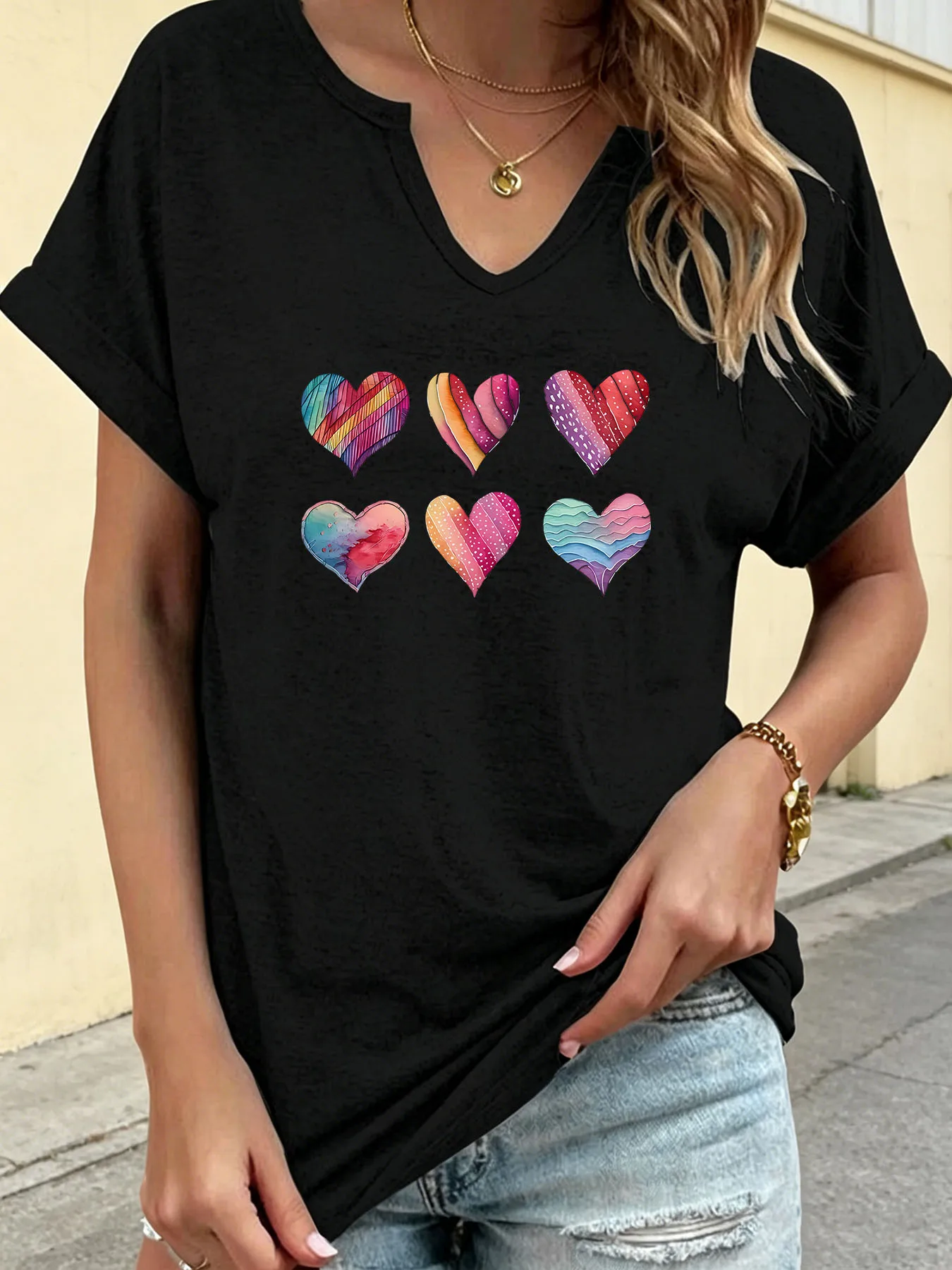 Colorful textured heart pattern T-shirt, casual and fashionable V-neck rolled sleeve short-sleeved blouse for women