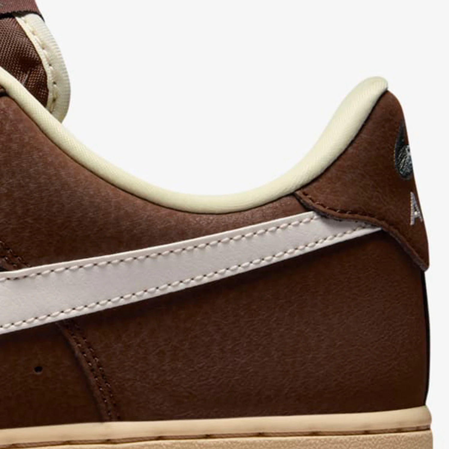 รองเท้าผ้าใบไนกี้ อัตฮีนท์ แอร - Men'S Shoes Nike Air Force บทวิจารณ์และราคา