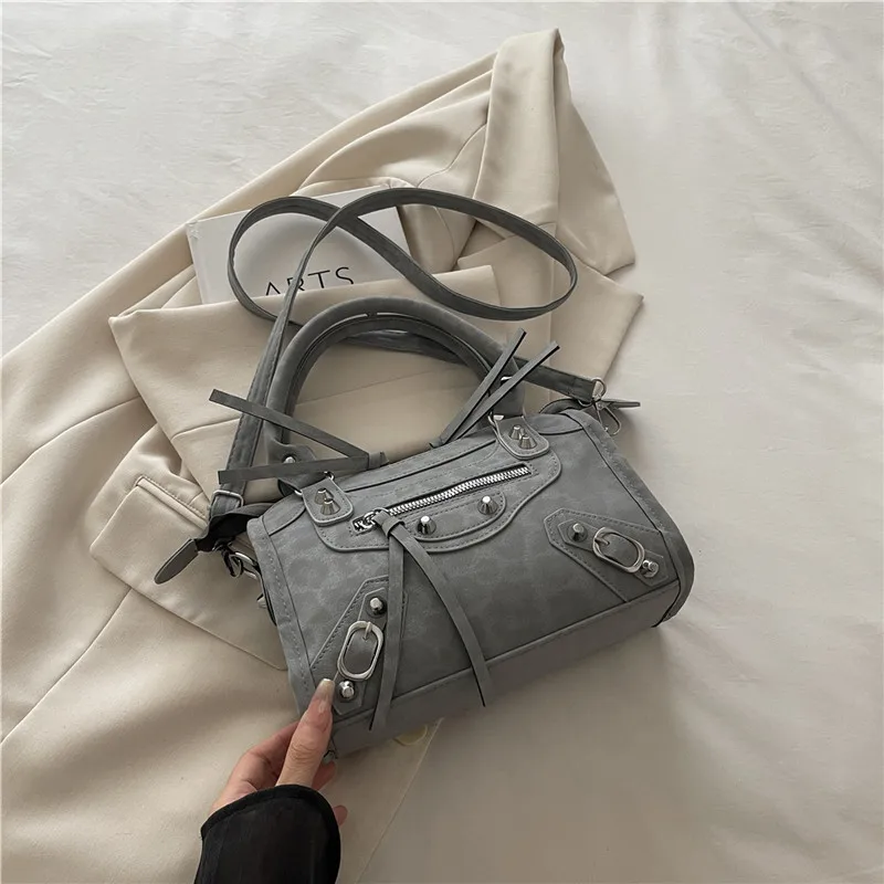 Vintage Wildlederähnliche Handtasche, Nieten-Reißverschluss-Dekor, Abnehmbarer Langer Riemen, Retro-Punk-Umhängetasche für Pendlerinnen – Detail 11