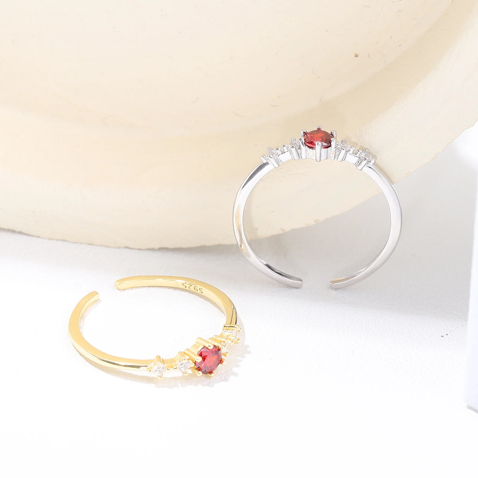 

2Pcs Gemstone Rings Delicate Design Silver Material Wedding Engagement Jewelry Eyecatching Stylish Party Daily Wear Women Gift