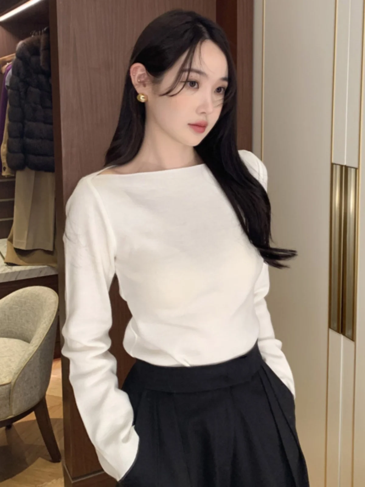 Slim Fit Stripe Design Knit Sweater Chic round Neck Color Block Bell Sleeve Korean Style Long Sleeve Winter Top for Women view 2