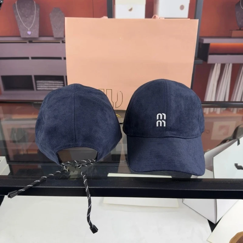 Topi Baseball Anti Angin Model Duckbill Bahan Kulit Rusa Tebal Hangat Gaya Couple Serasi 2026