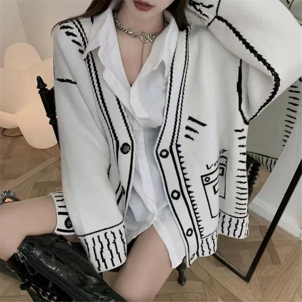 

Harajuku Black White Korean Fashion Y2k Sweater New Women Winter Outer Wear Loose Casual Streetwear Thick Knitted Cardigan Tops