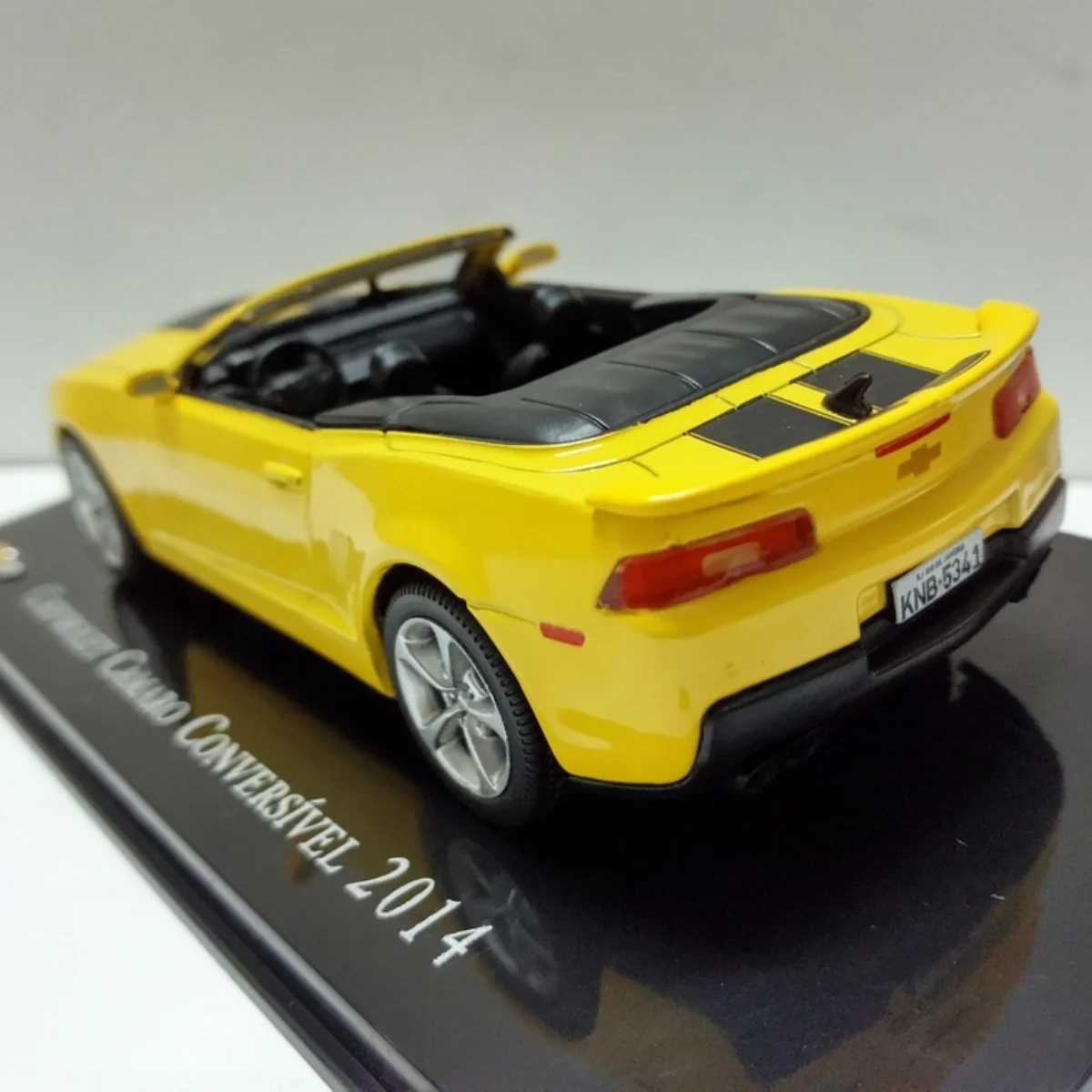 1:43 Chevrolet Camaro Conversivel 2014 alloy sedan model