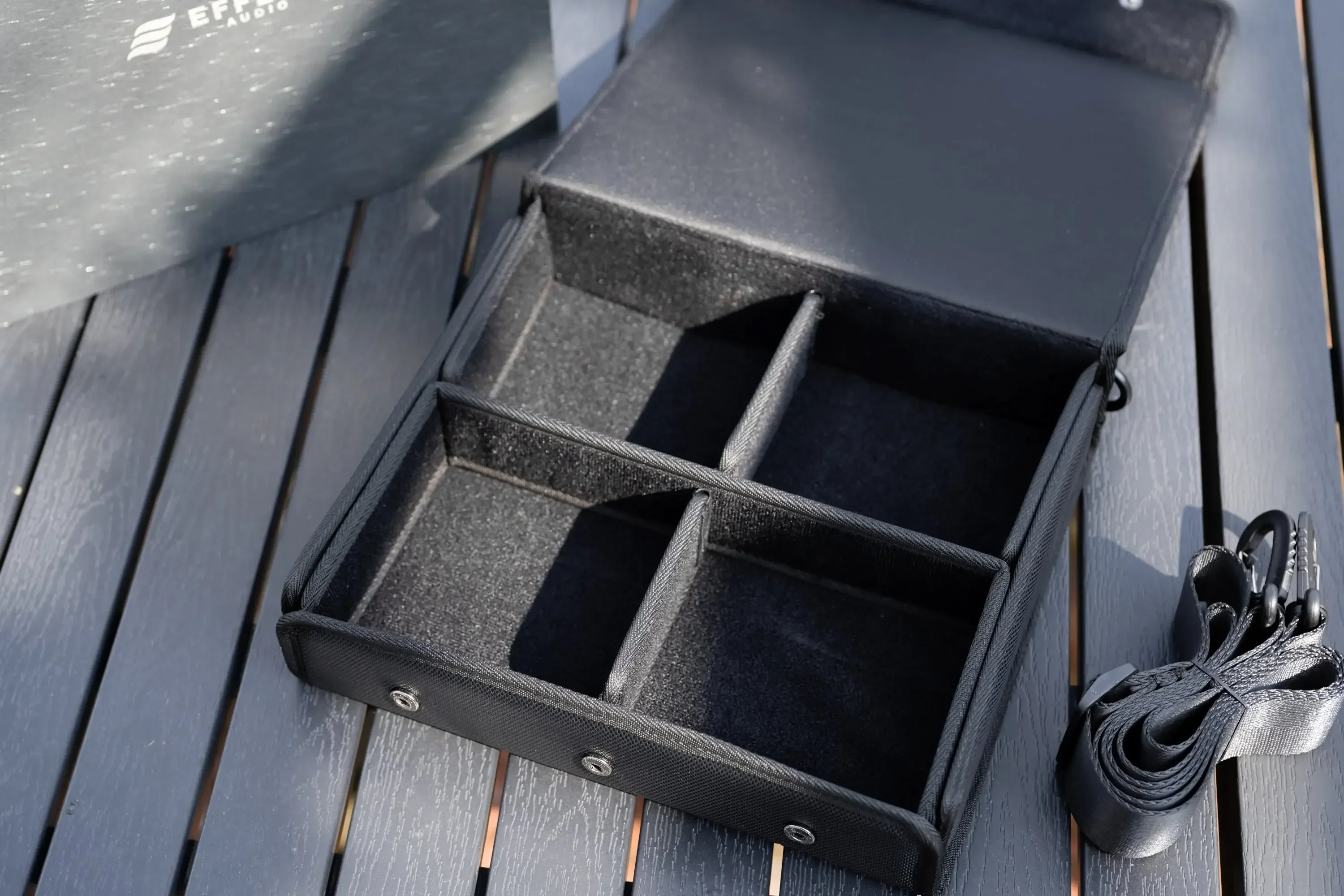 

Effect Audio Chamber Carrying Case Adjustable Headphone Earphone Cable Leather Storage Box Organizer Box For Audio Equipment